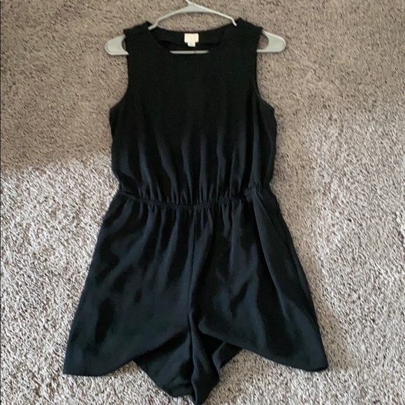 Black shorts romper - Picture 1 of 2
